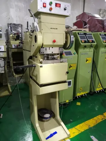 High speed automatic pushing and sealing macine